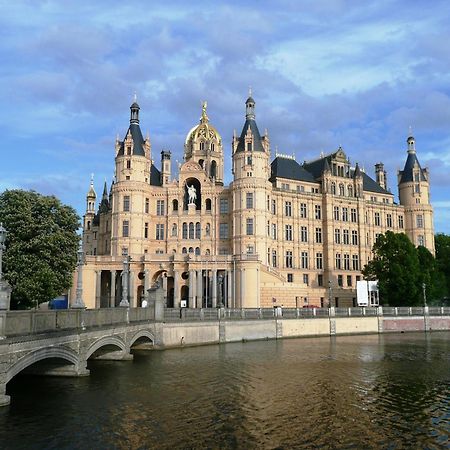 Gasthof Zur Guten Quelle Шверин Экстерьер фото