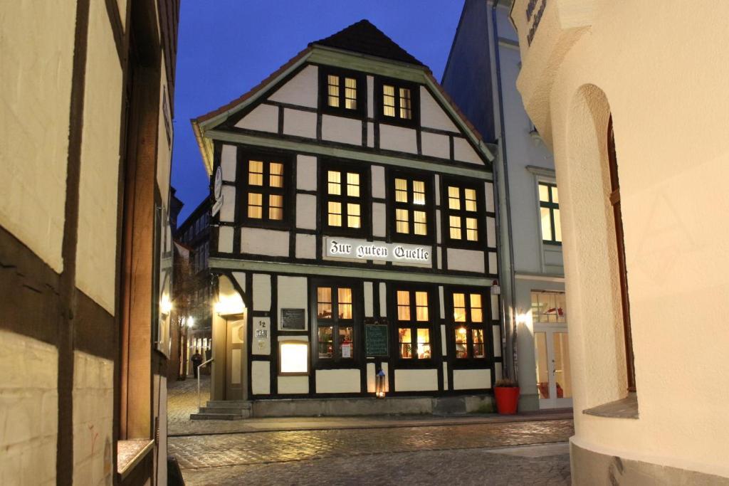 Gasthof Zur Guten Quelle Шверин Экстерьер фото